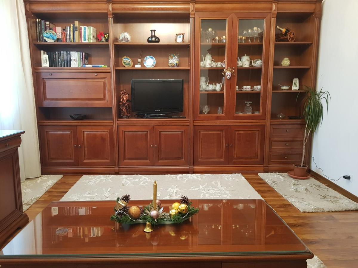 Garsoniera Mihaela Daire Petroşani Dış mekan fotoğraf